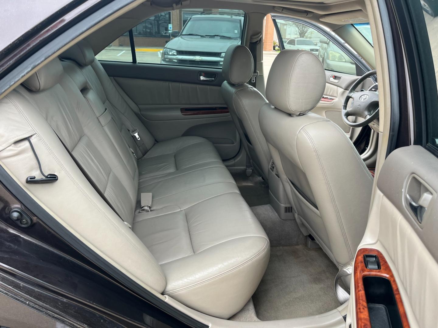 2002 BROWN /tan Toyota Camry LE V6 (JTDBF32K420) with an 3.0L V6 DOHC 24V engine, 4-Speed Automatic Overdrive transmission, located at 14700 Tomball Parkway 249, Houston, TX, 77086, (281) 444-2200, 29.928619, -95.504074 - Photo#12